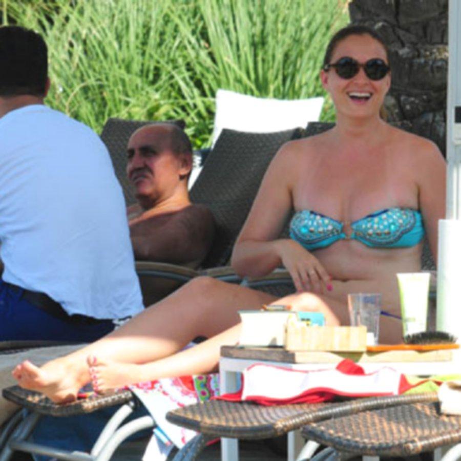 Ceyda Düvenci ifşa göğüs resimleri