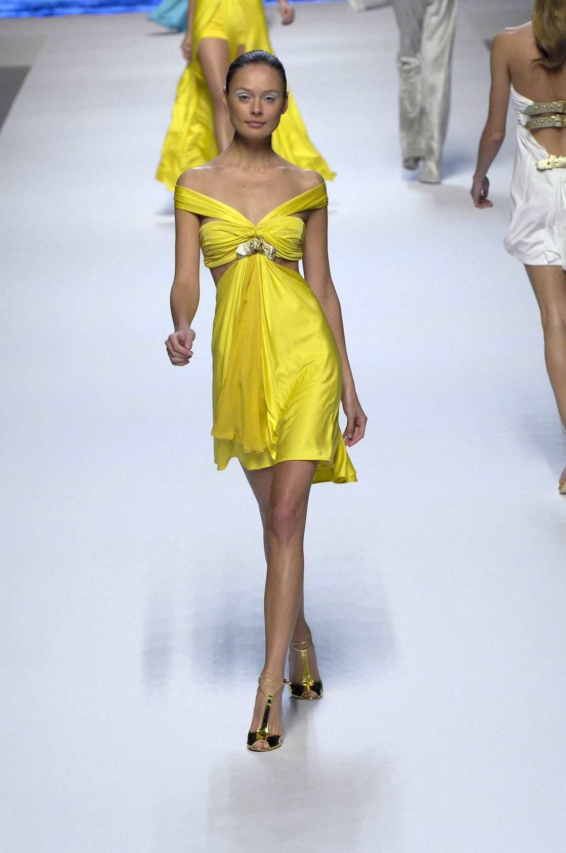 Цвет лета 2012. Blumarine желтое платье. Blumarine платье желтое осень. Про красоту желтых вещей.