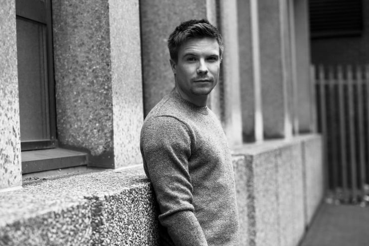 Joe Dempsie karima