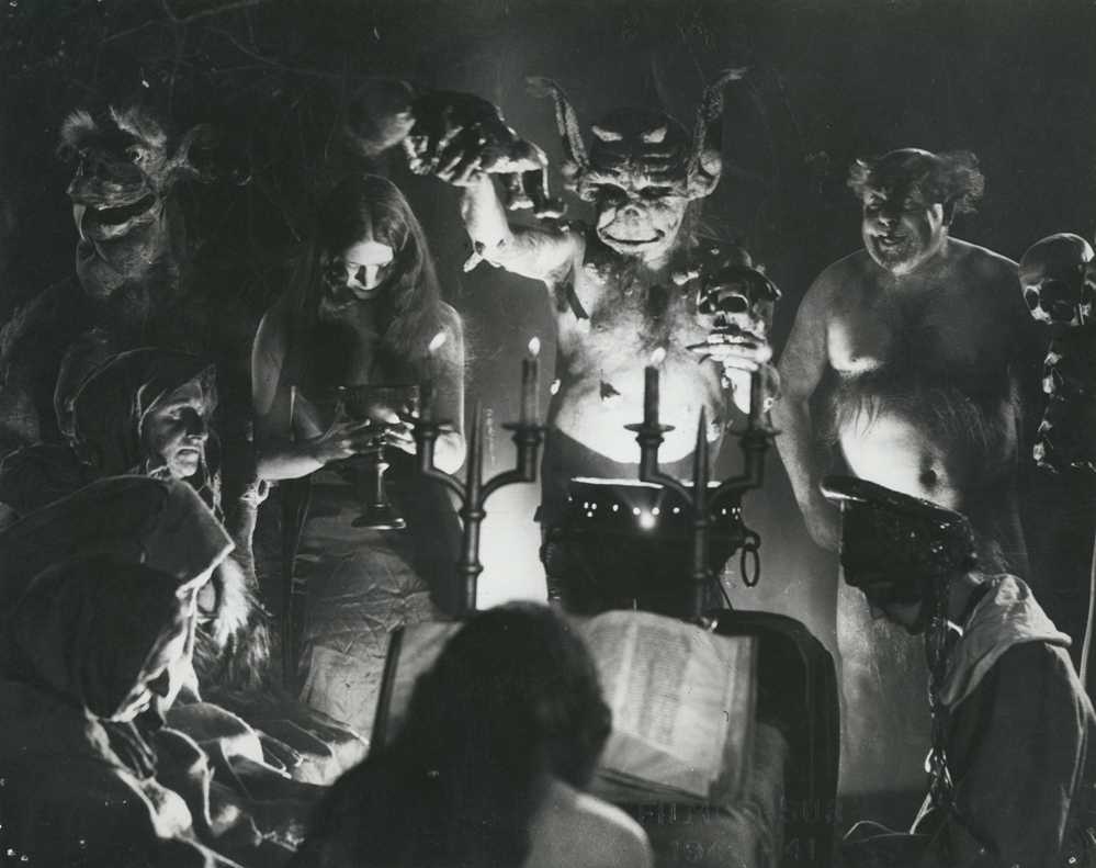 Häxan: Witchcraft Through the Ages (1922) Häxan: Witchcraft Through the Ages (1922)