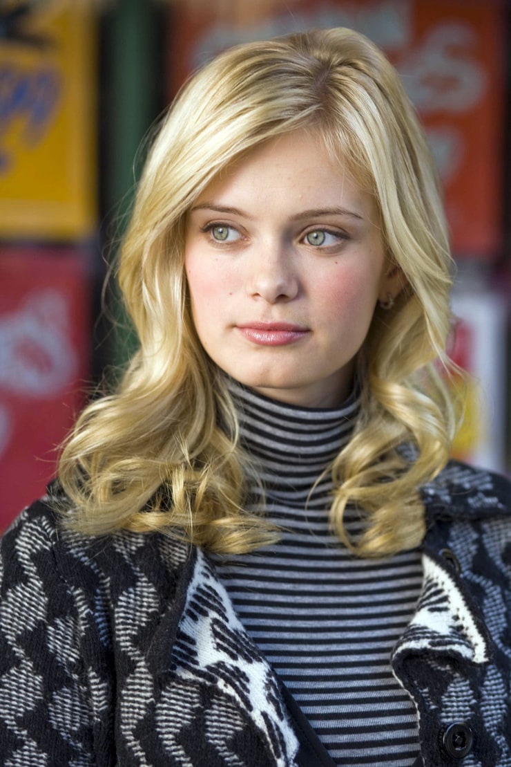 Next photo of Sara Paxton