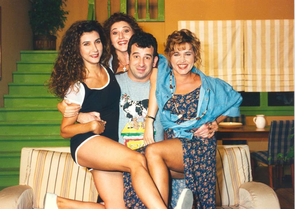O Petros kai ta koritsia tou
