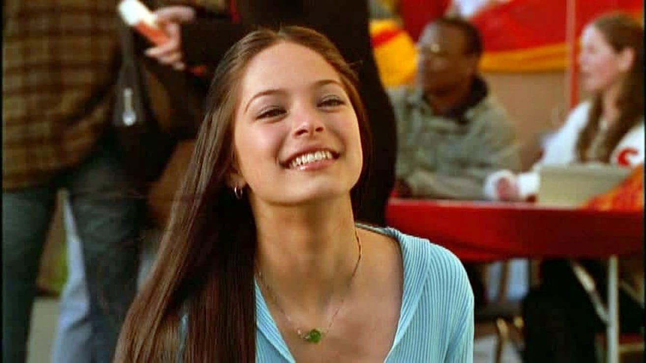 Kristin Kreuk - Smallville -1.01 - Bienvenue sur