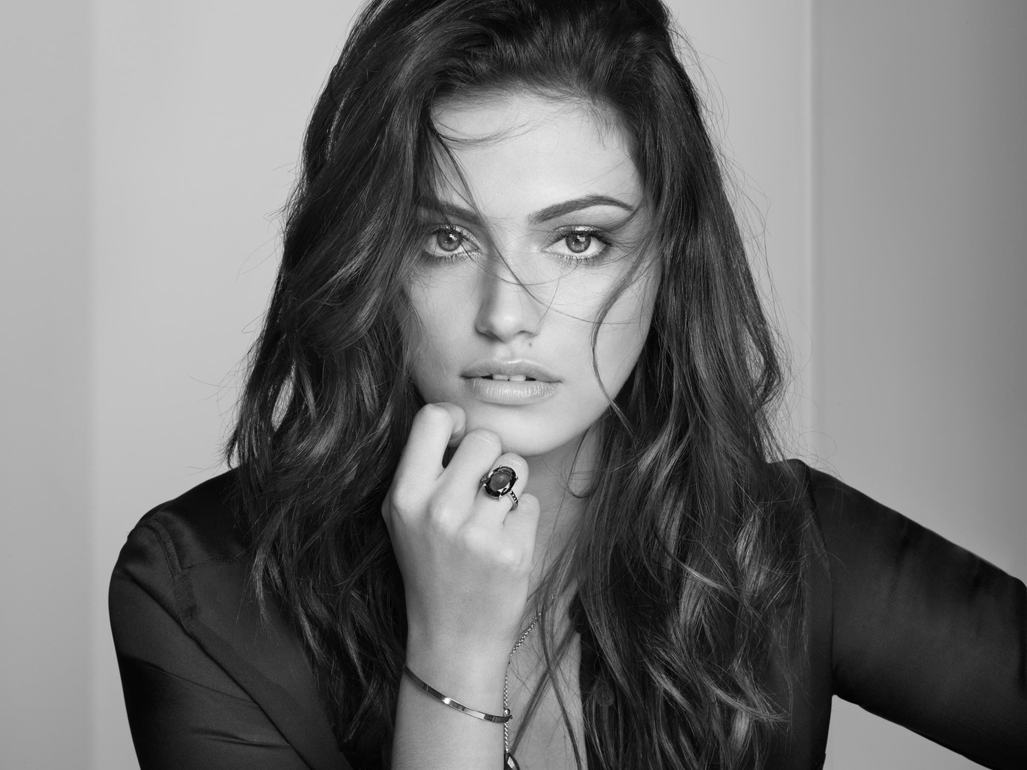 Picture of Phoebe Tonkin