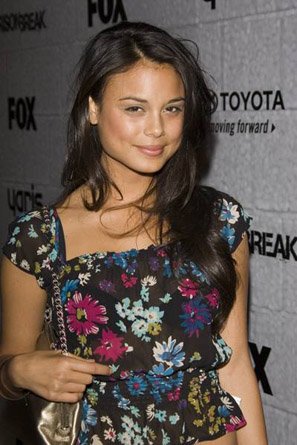 Picture of Nathalie Kelley
