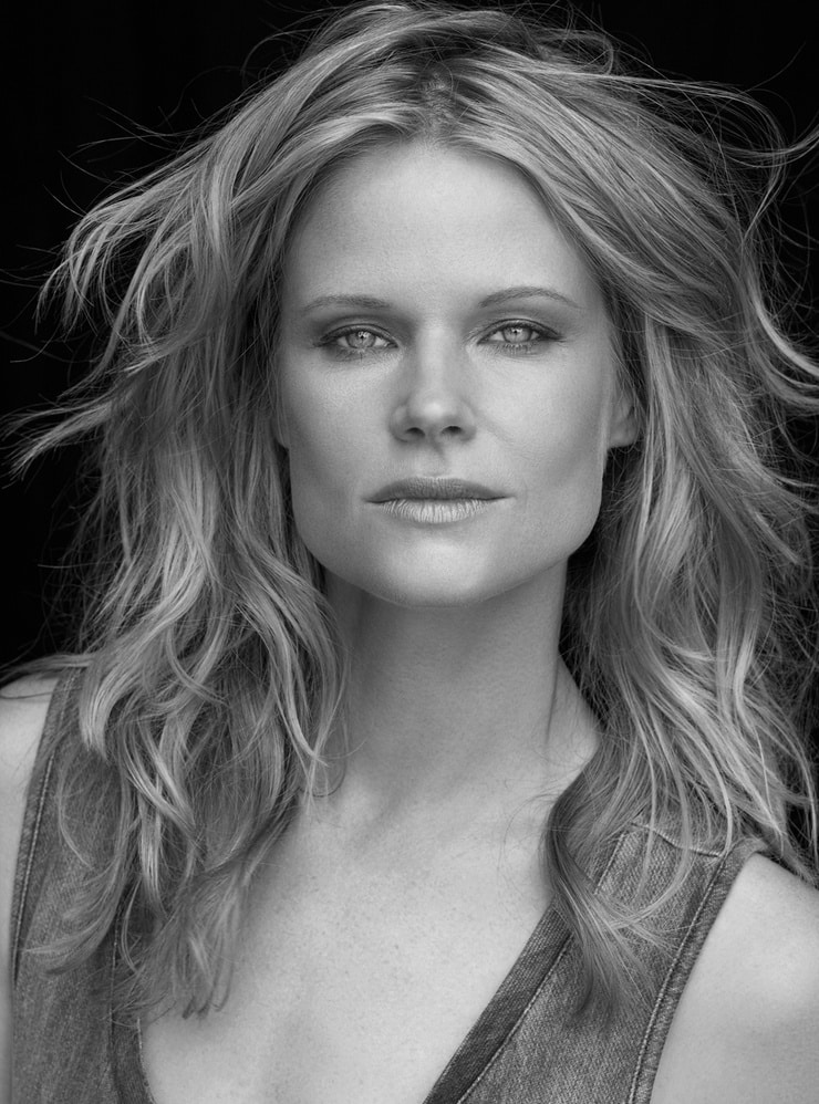 Picture of Joelle Carter