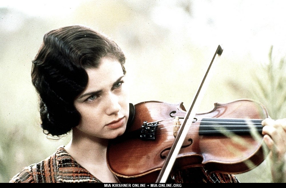 Mia Kirshner
