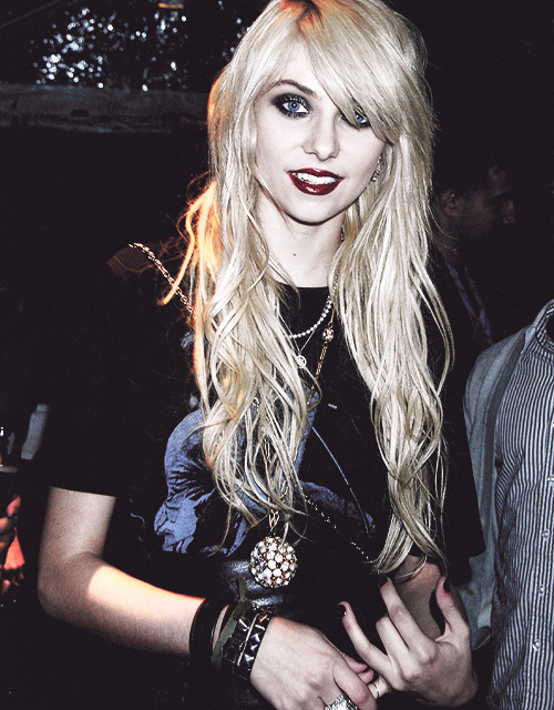 Picture of Taylor Momsen