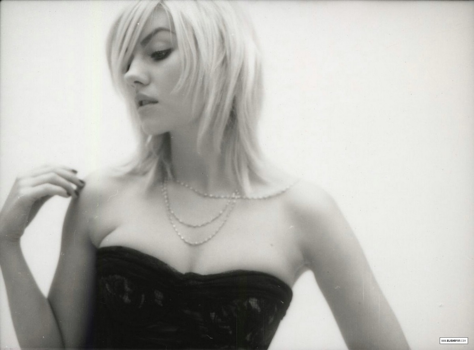 Elisha Cuthbert Elisha Cuthbert