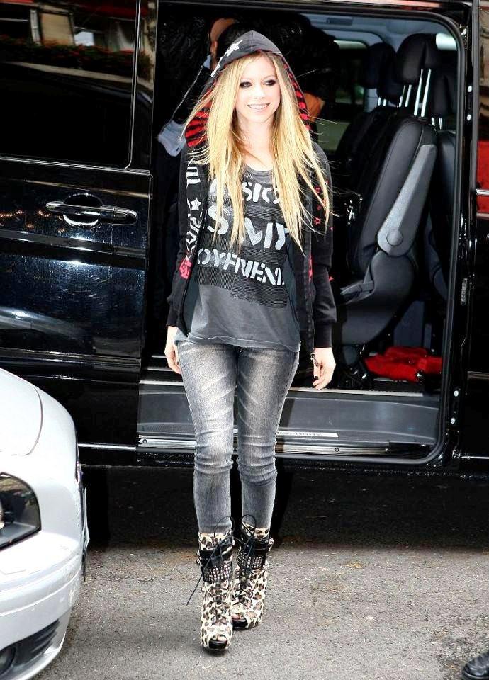 Picture of Avril Lavigne.