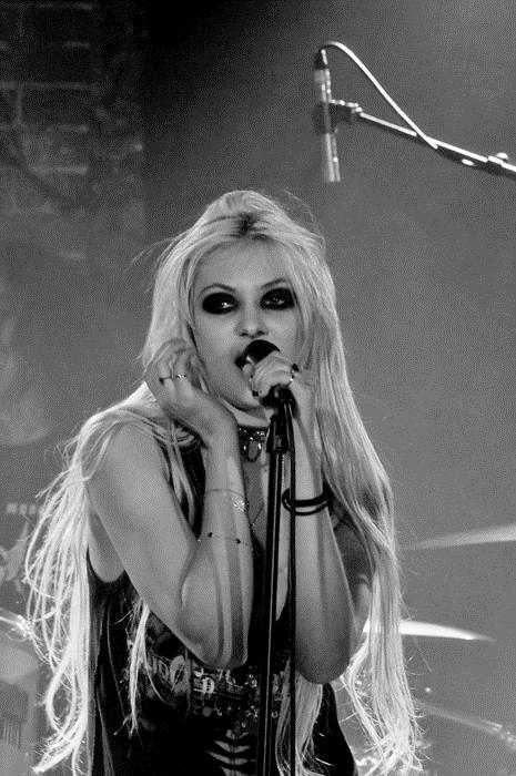 Picture of Taylor Momsen