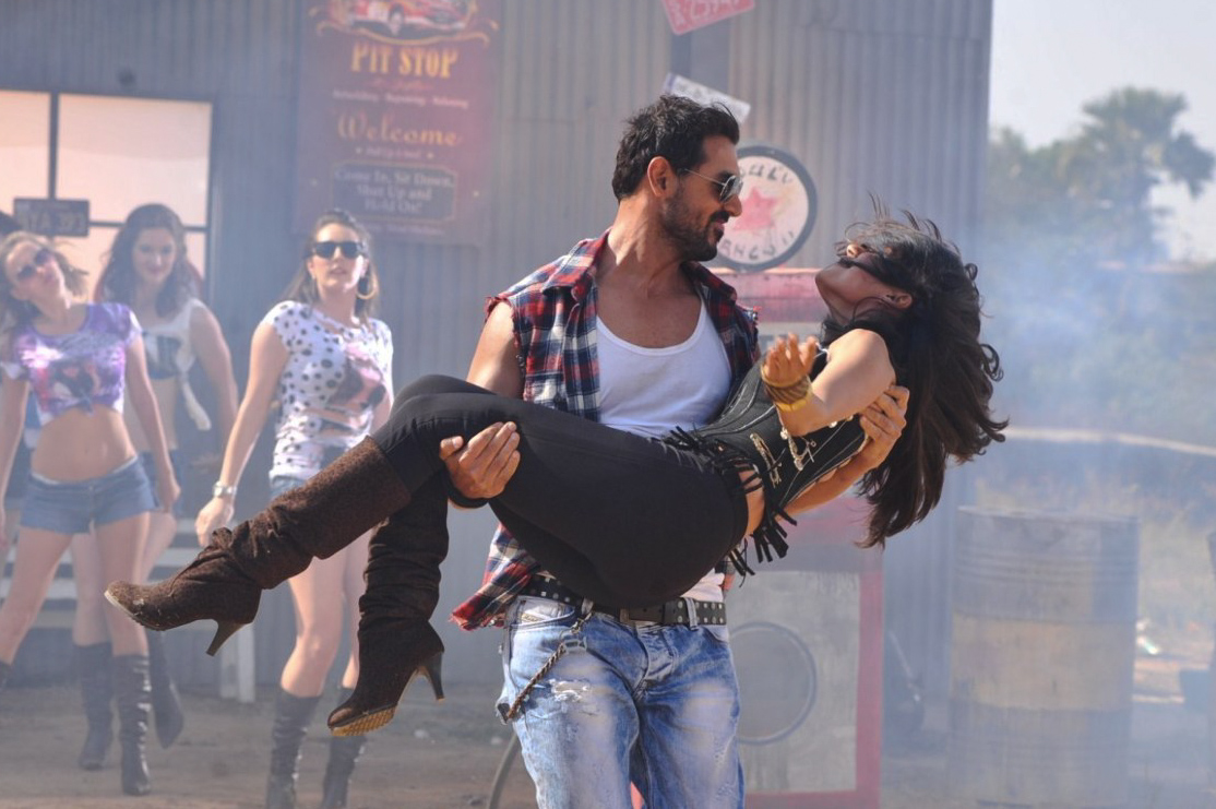 I, Me aur Main                                  (2013)