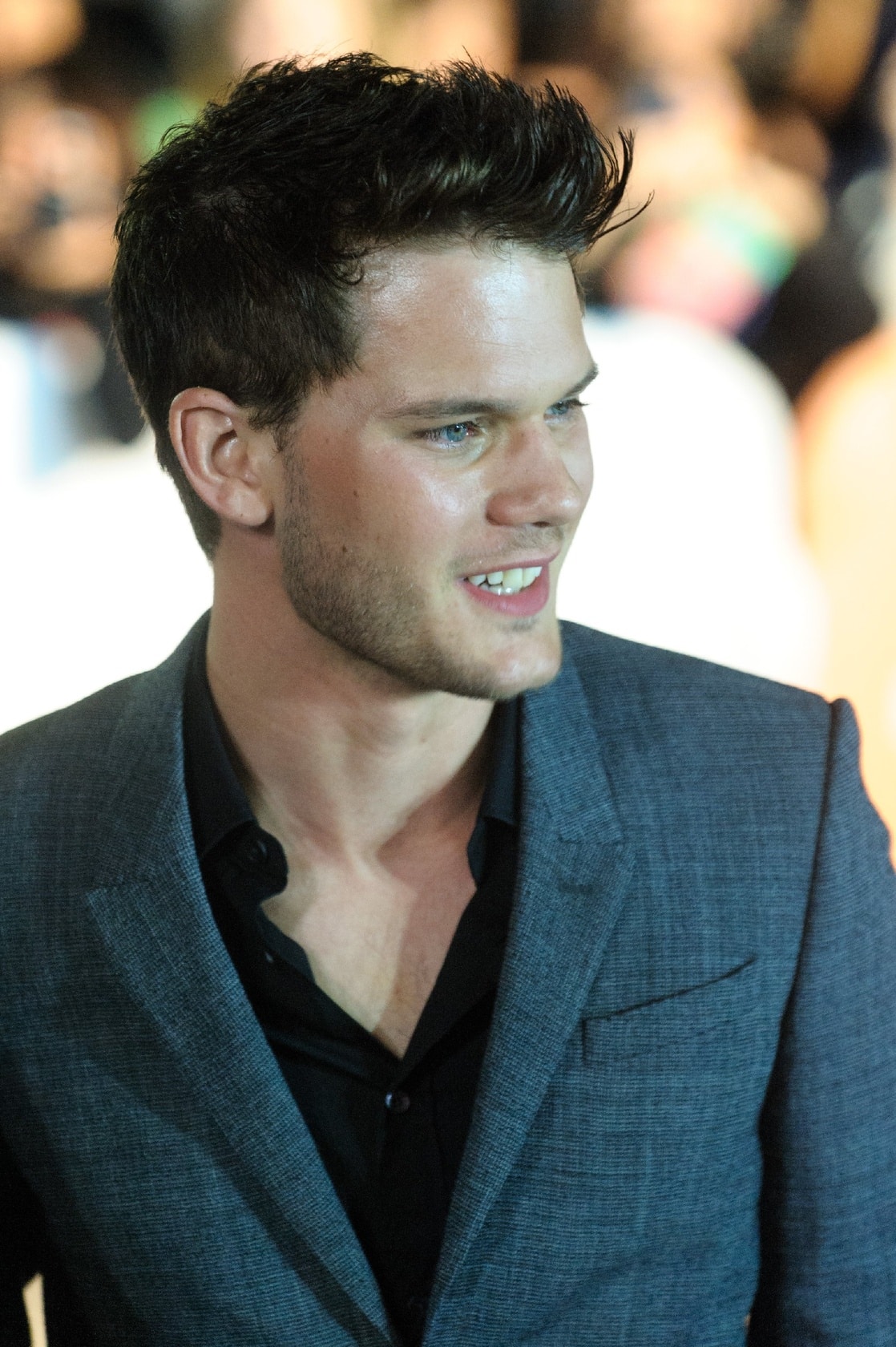 Picture of Jeremy Irvine