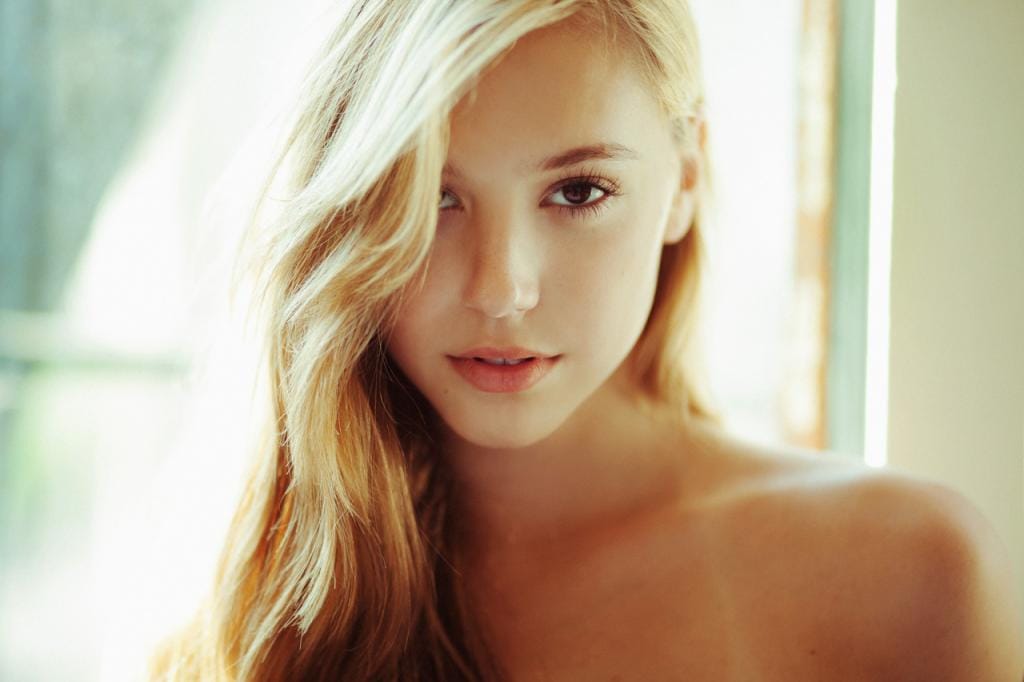 Picture of Alexis Ren