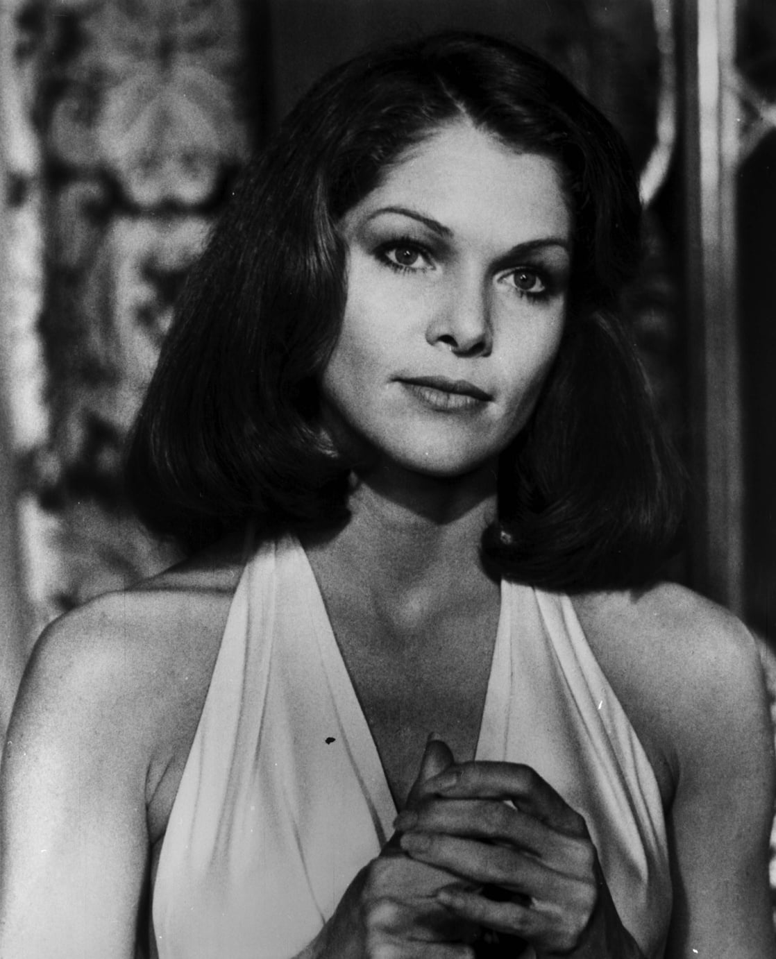 Lois Chiles age