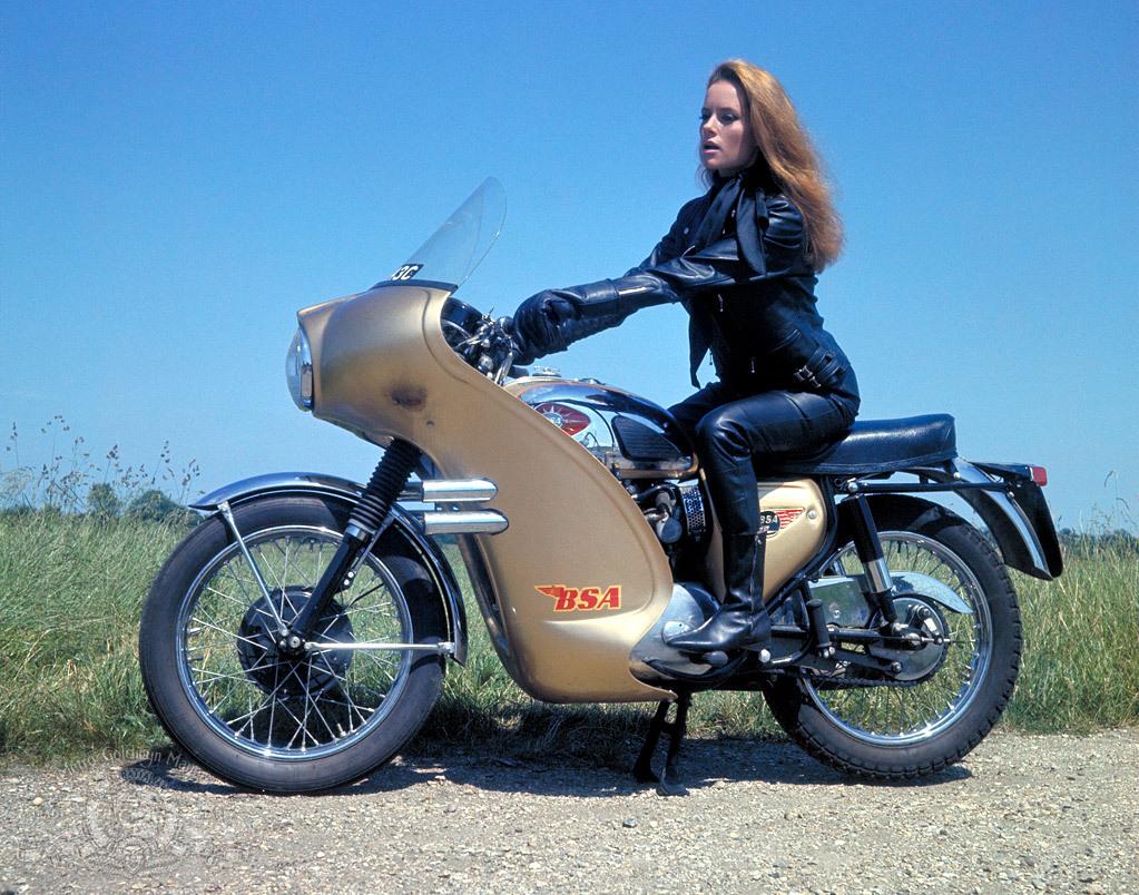 Luciana Paluzzi Luciana Paluzzi