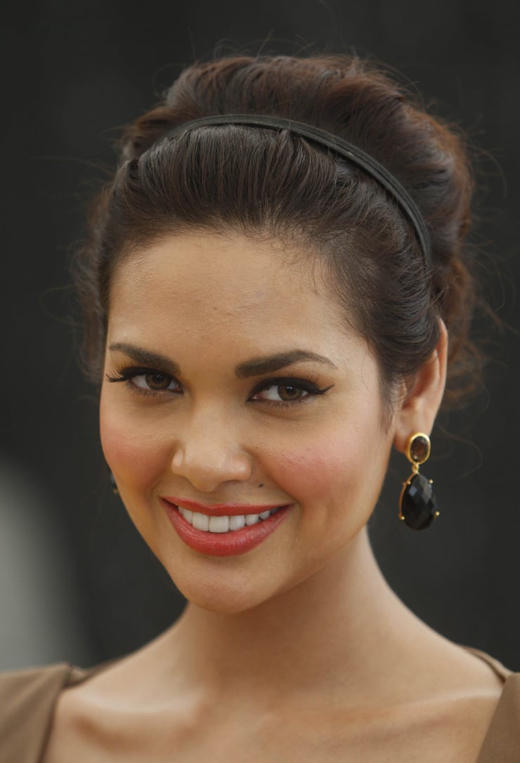 Picture of Esha Gupta