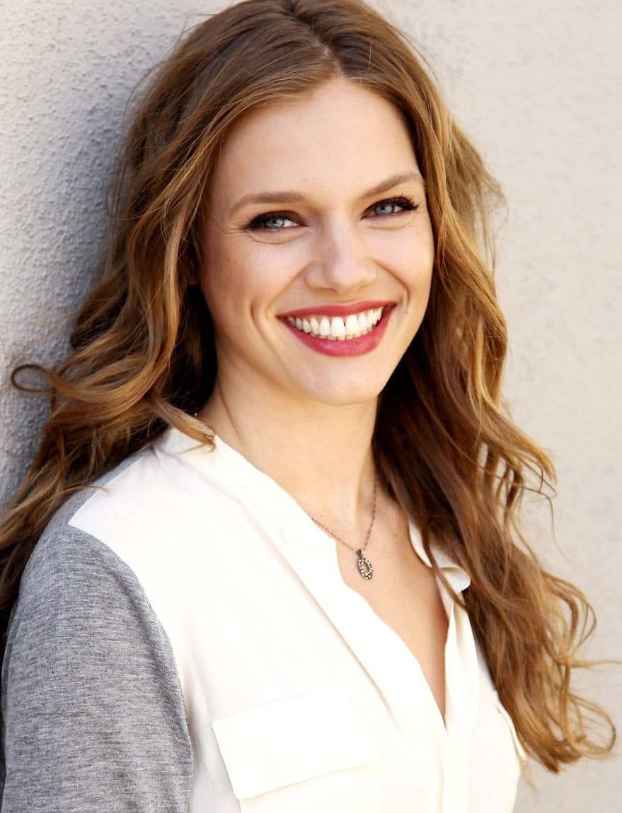 Picture of Tracy Spiridakos