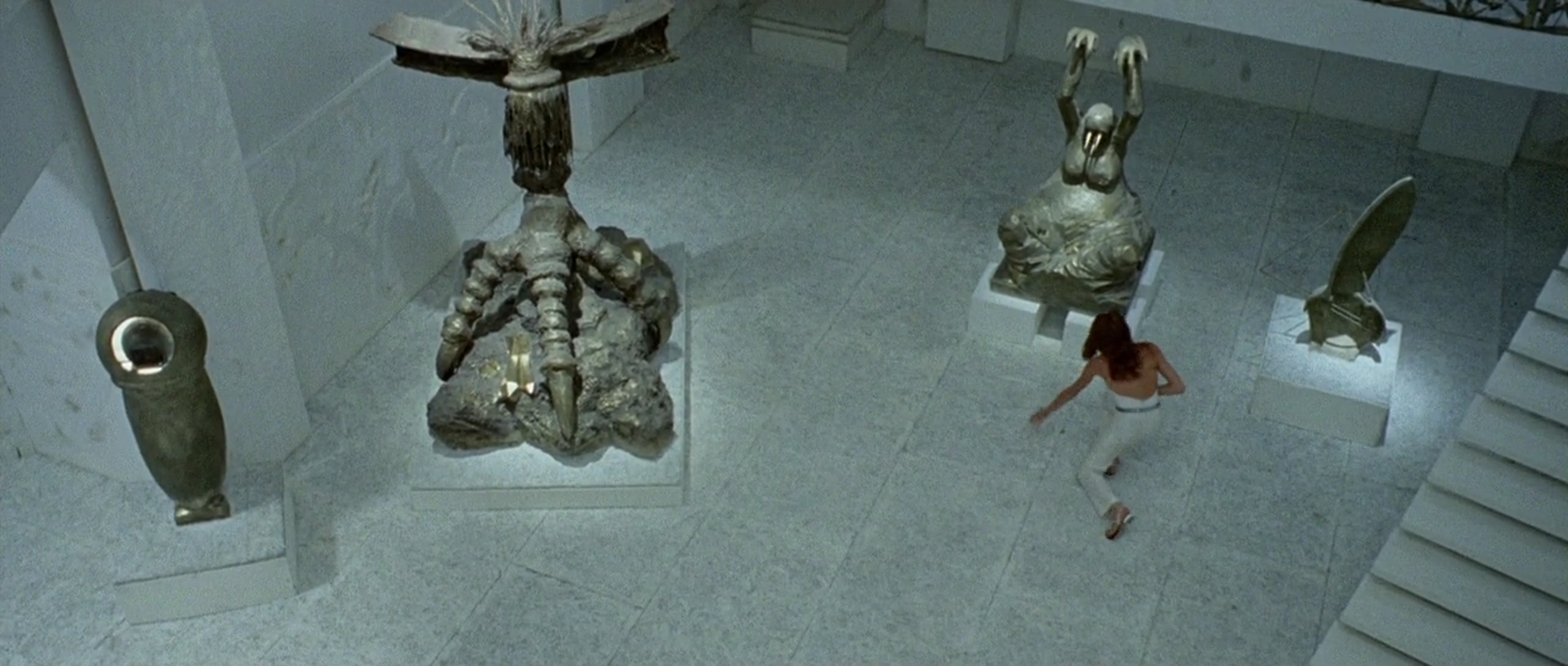 The Bird with the Crystal Plumage (1970)
