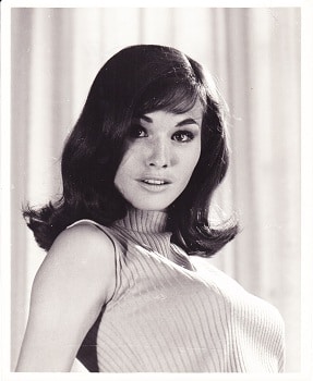 Lori Saunders image