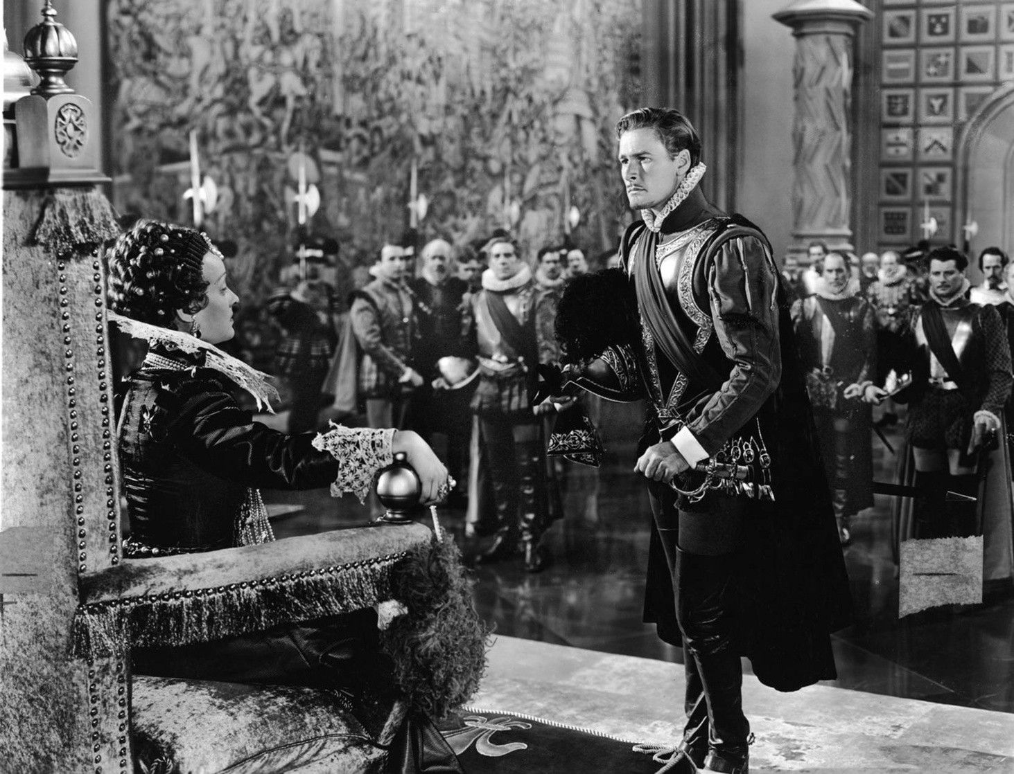 The Private Lives of Elizabeth and Essex (1939)