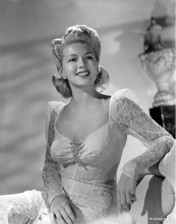 Next photo of Lana Turner