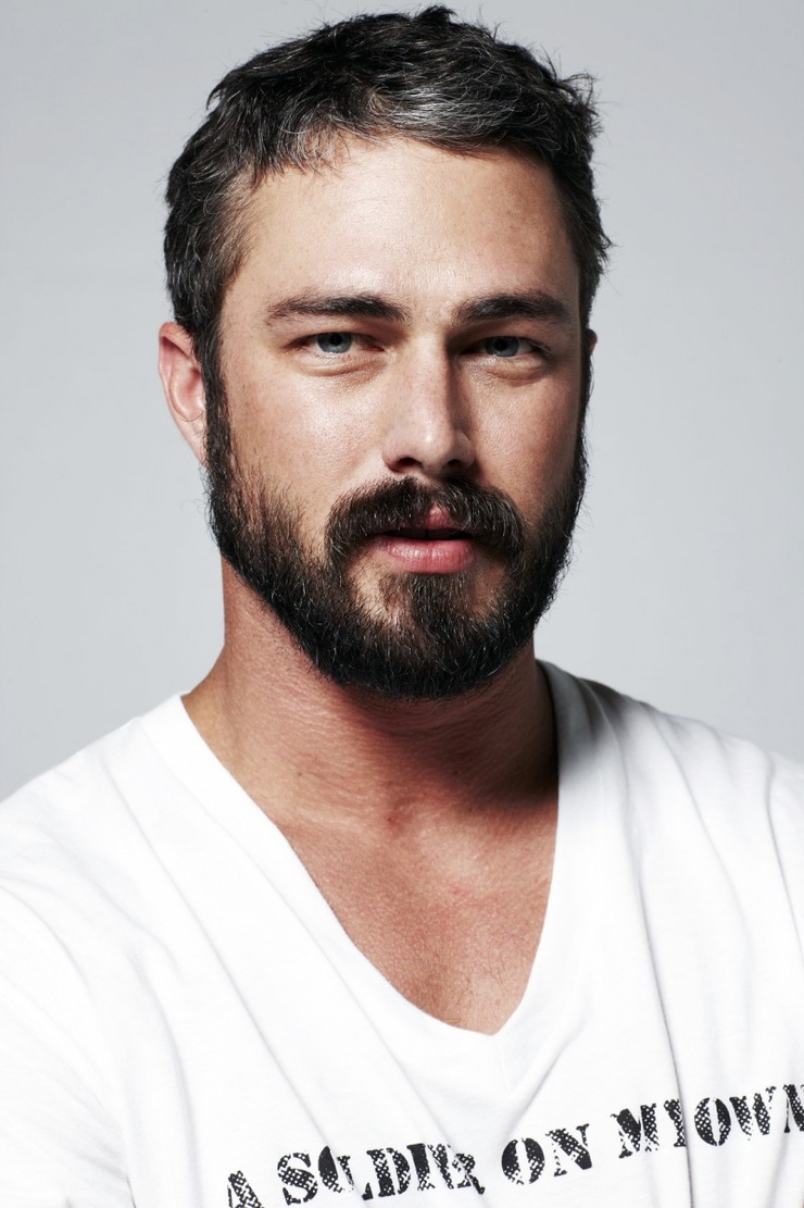 picture-of-taylor-kinney
