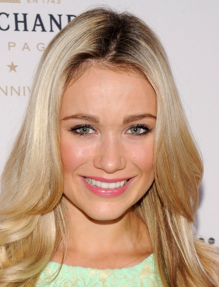 Katrina Bowden picture