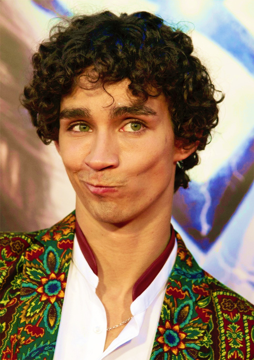 Picture of Robert Sheehan