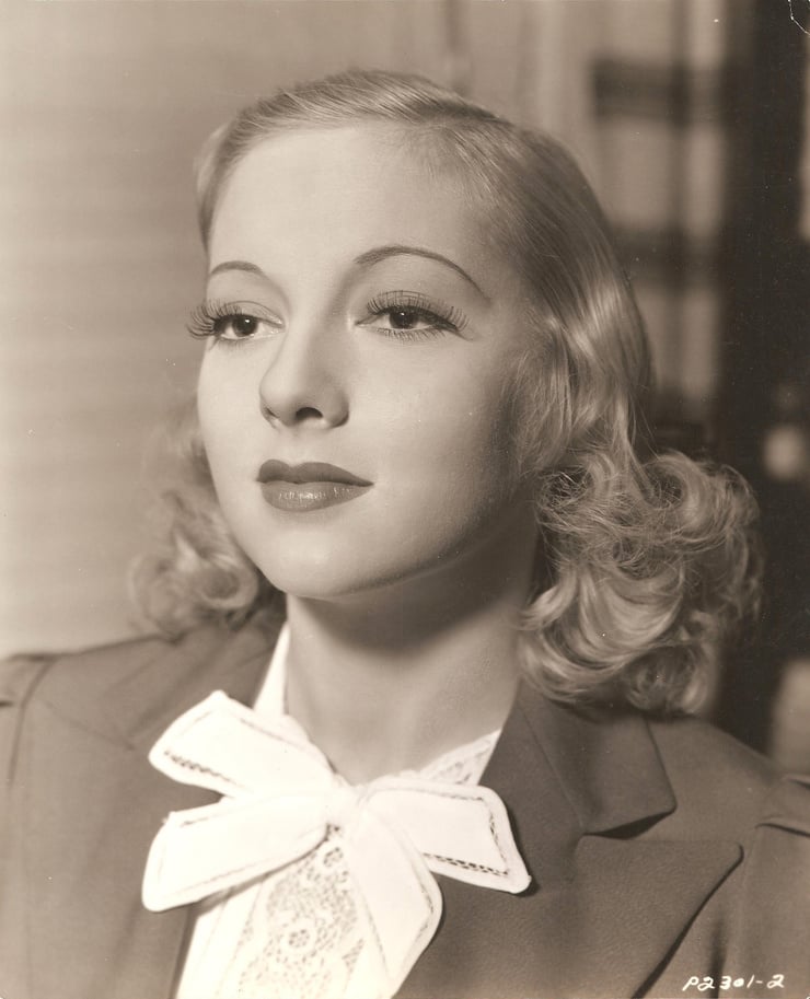 Evelyn Keyes candid