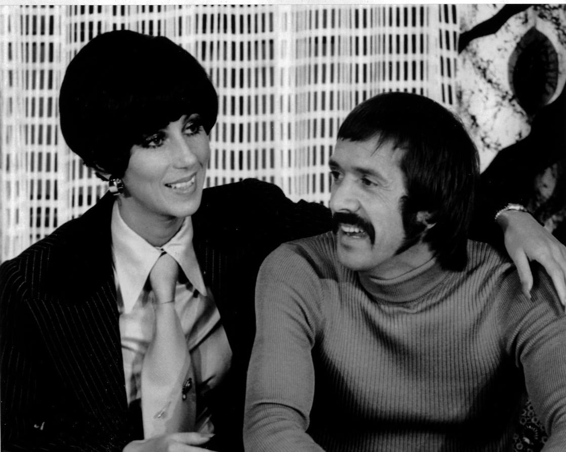 Литл мен сонни. The Sonny & cher comedy hour. Sonny and cher White. Сонни Боно и Шер мама. Sonny and cher film CADR.