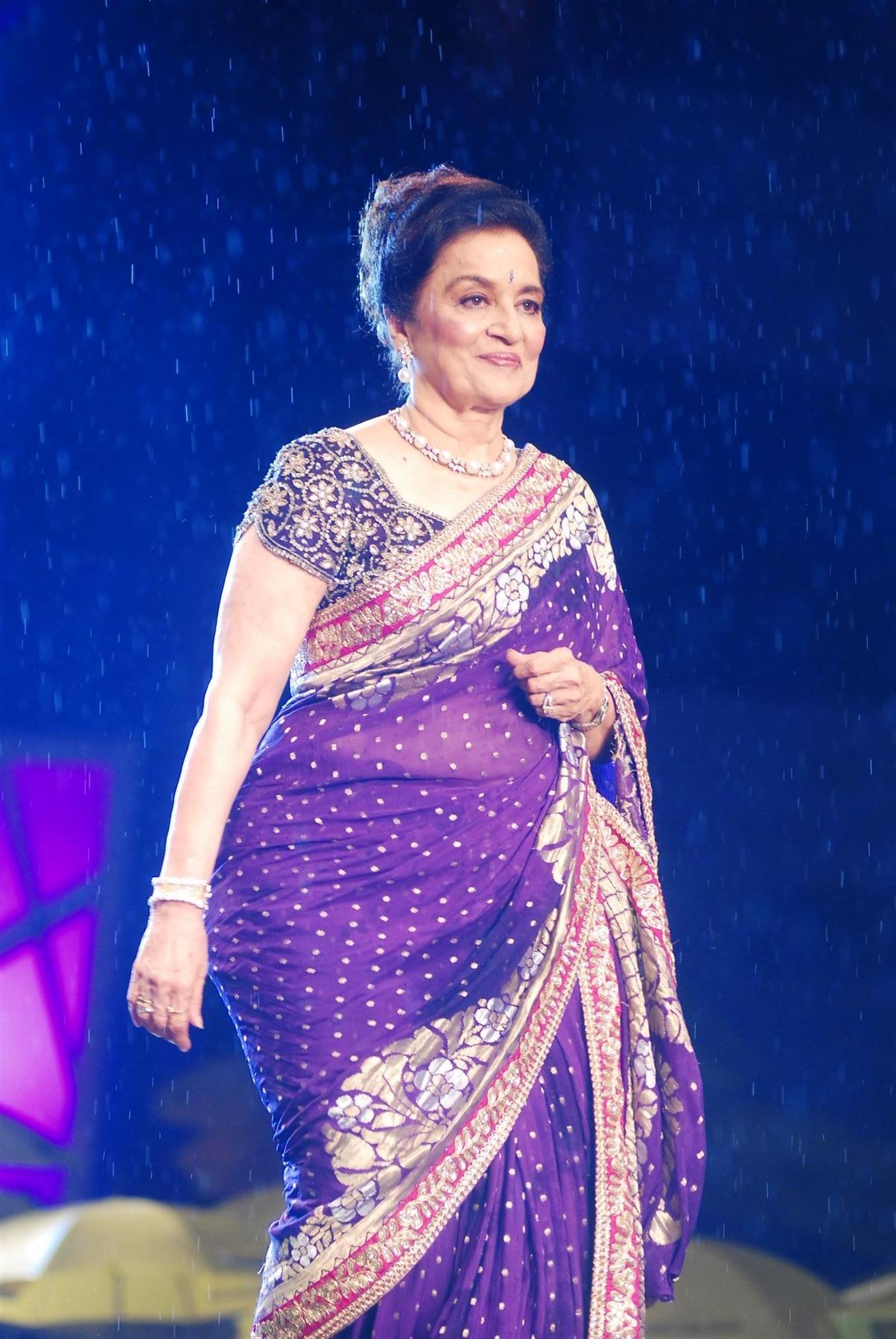 Discussion on this topic: Asha Parekh, asha-parekh/ Communication on this topic: Adewale Akinnuoye-Agbaje (born 1967), asha-parekh/