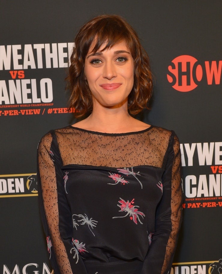 Picture Of Lizzy Caplan 