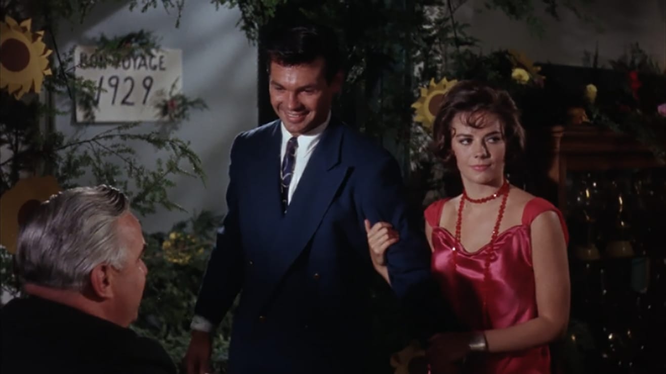 Gary Lockwood and Natalie Wood