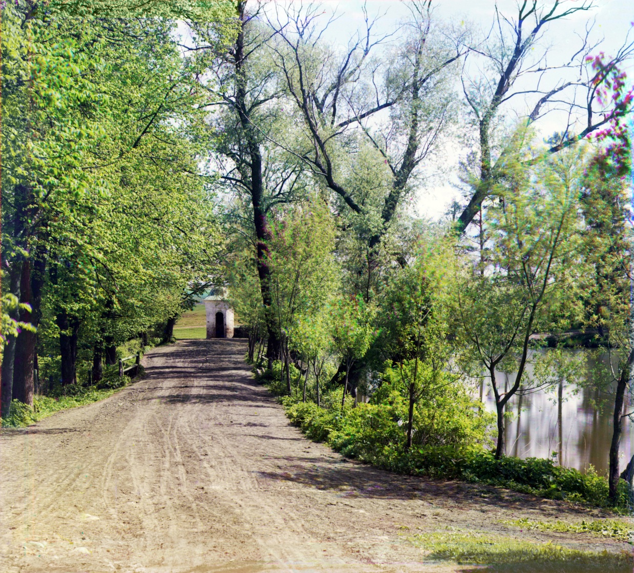 Main entrance to the estate of L.Tolstoi