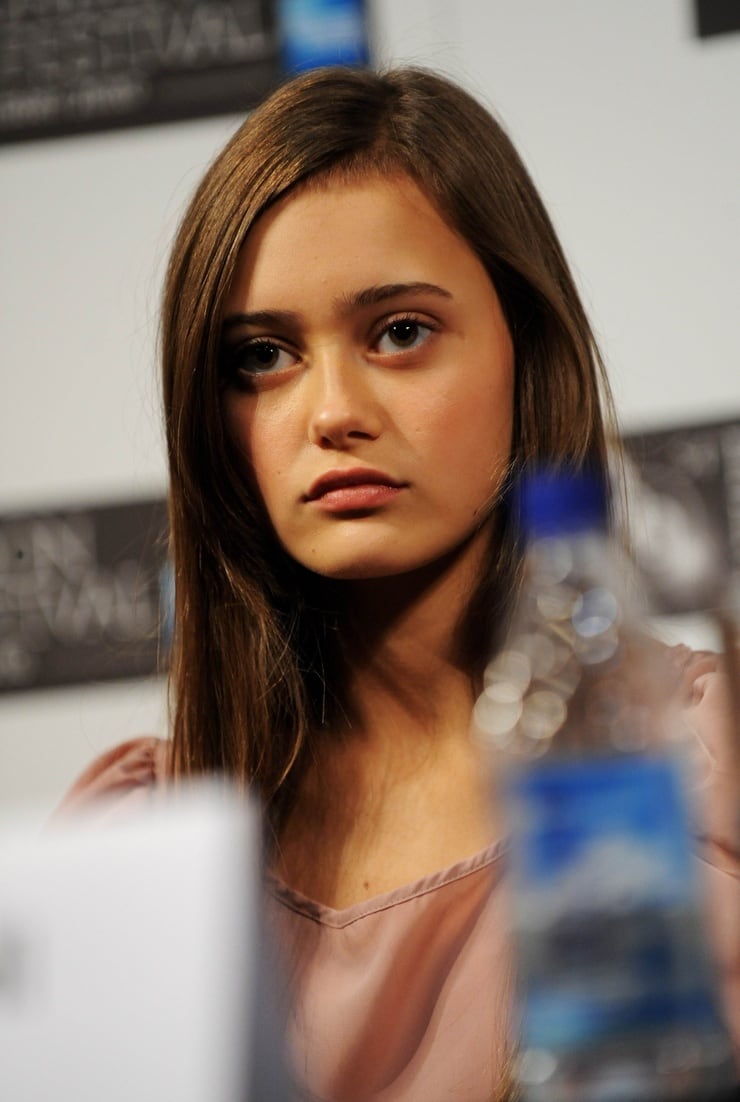 Next photo of Ella Purnell