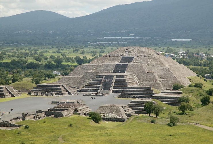 Image of Pyramid of the Moon