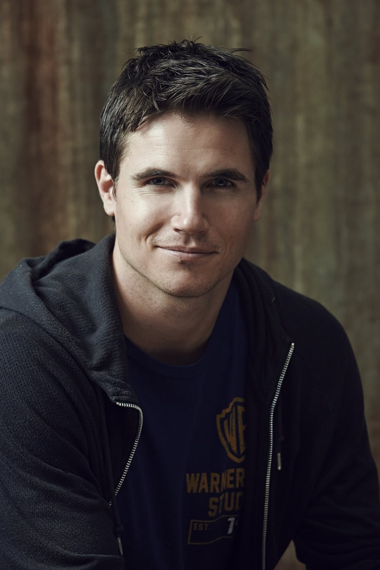 Picture of Robbie Amell