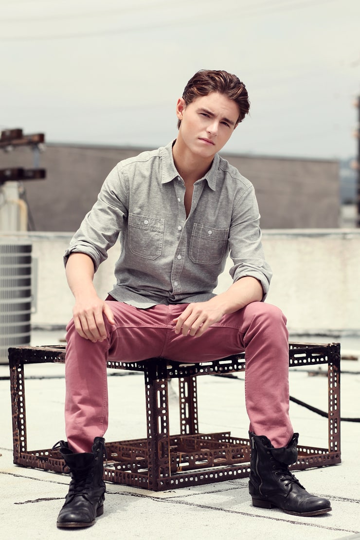 Callan McAuliffe eye color