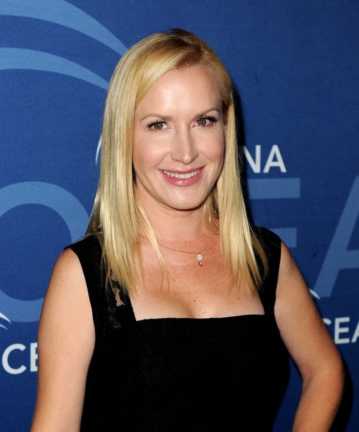 List 90+ Pictures angela kinsey red carpet paws for style Completed