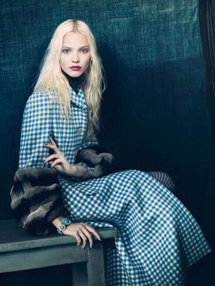 Sasha Luss picture