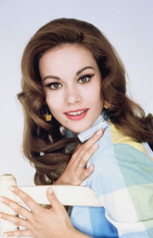 Claudine Auger domino