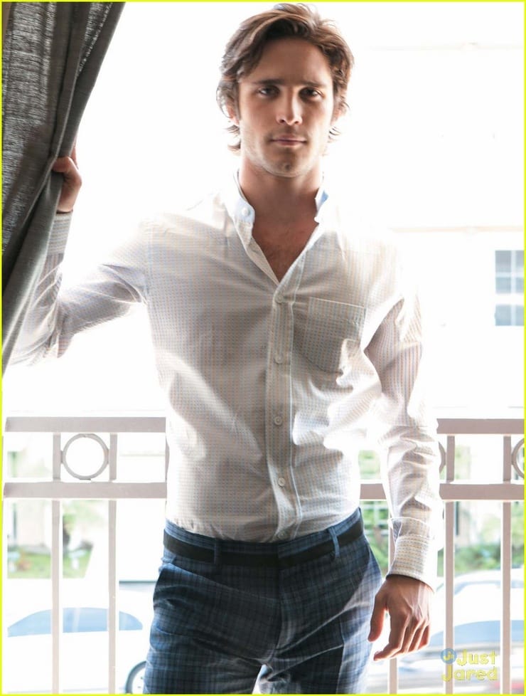 Next photo of Diego Boneta