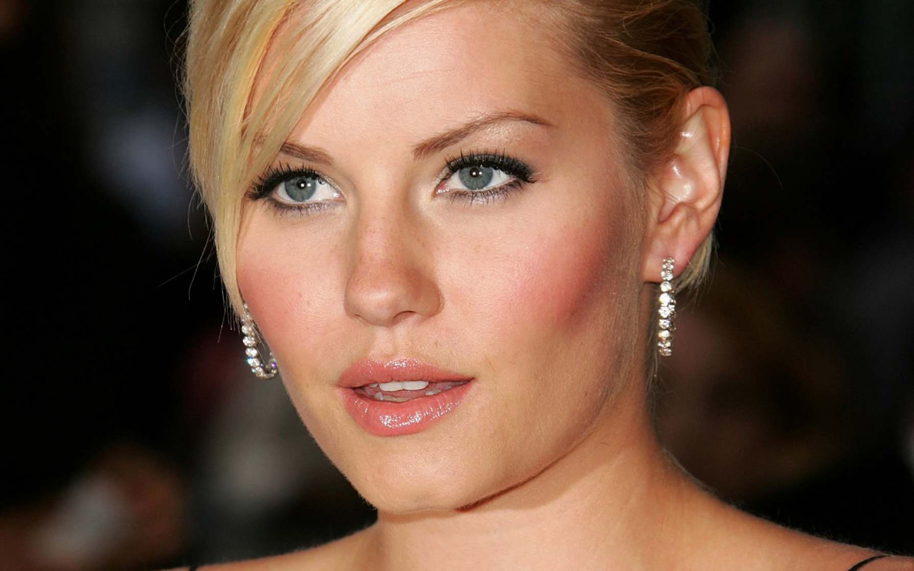 Elisha Cuthbert Elisha Cuthbert