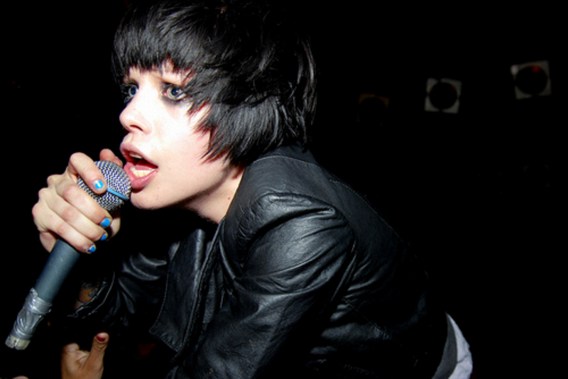 Crystal castles фото