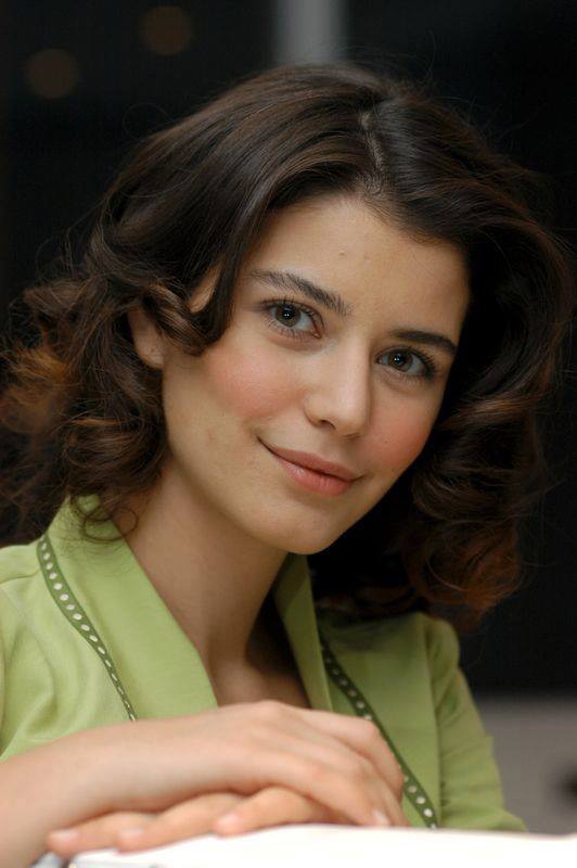 Beren Saat: 120 Stunning Ideas Celebrating Turkish Beauty and Celebrity Style