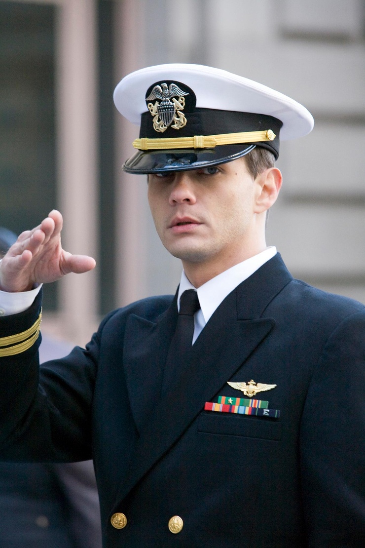 Burns blue what if 2003. Стив бёрнс blue's clues. Burns blue. Стив бёрнс булька. Синяя обложка песни.