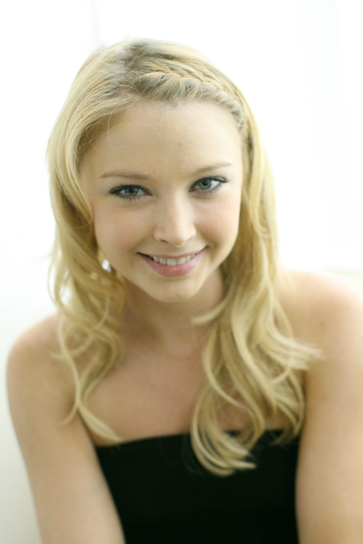 Next photo of Elisabeth Harnois