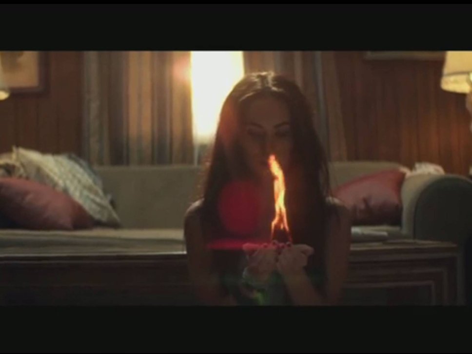 Eminem Featuring Rihanna: Love the Way You Lie