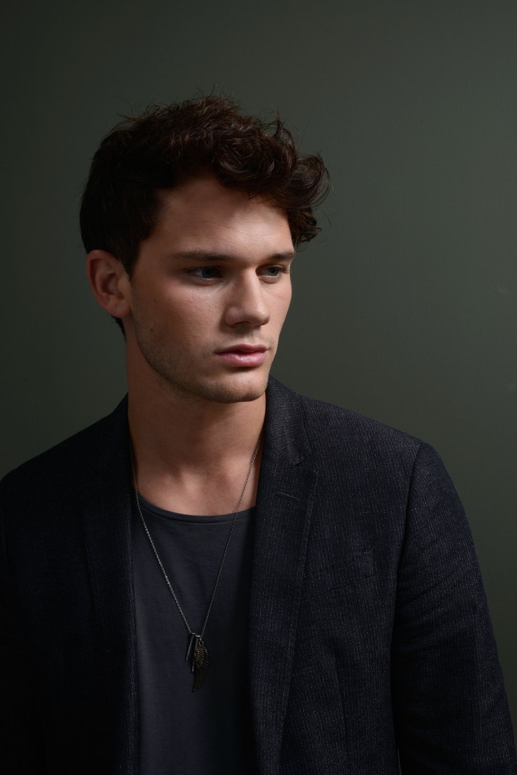 Picture of Jeremy Irvine